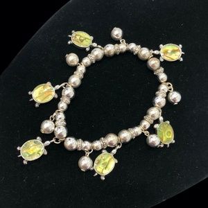 VINTAGE SILVER TONE BEADS & GREEN TURTLE CHARM STRETCH BRACELET